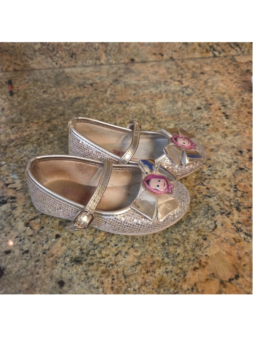 Girls Pé com Pé Masha and the Bear Gold Dress Shoes, Size 7